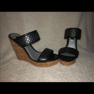 Black slide wedges